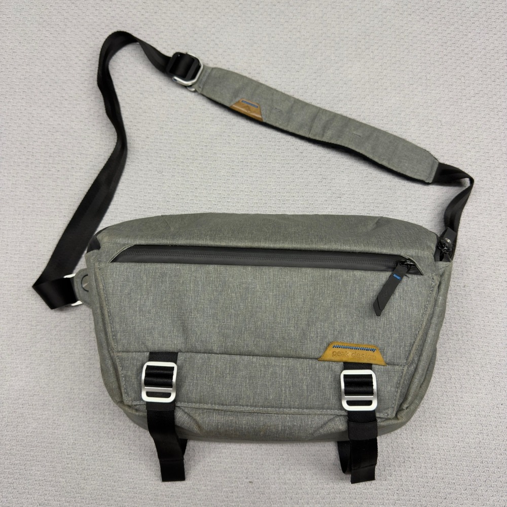 Peak Design Everyday Sling 10L V1 Gray Shoulder Bag Camera Travel Dividers